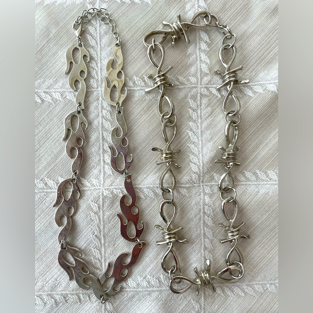 2 chokers